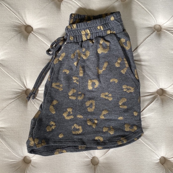 Cheetah Print Shorts✨ - Picture 3 of 3